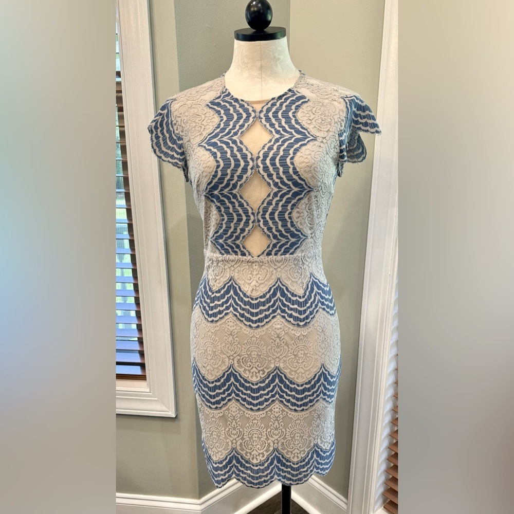 Victoria and Sophia Lace Cocktail Dress | size small | vintage style